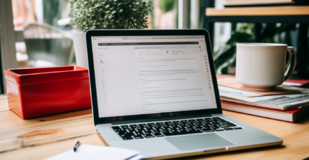 4_a_minimalistic_image_of_a_laptop_on_deb7bf75-0295-4c20-9225-4db83fe93ae4